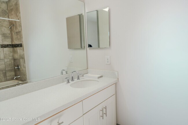 Building Photo - 2453 Rodina Dr