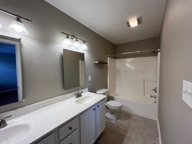 Building Photo - Townhouse at Wellington in Wyndhurst