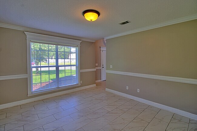 Building Photo - 305 Largo Ct
