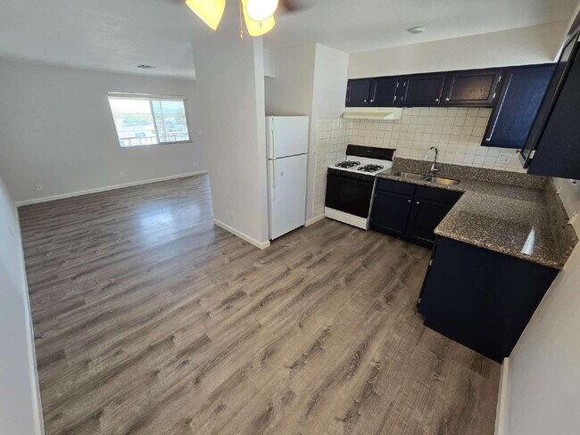 Building Photo - 4360 Twin View Cir