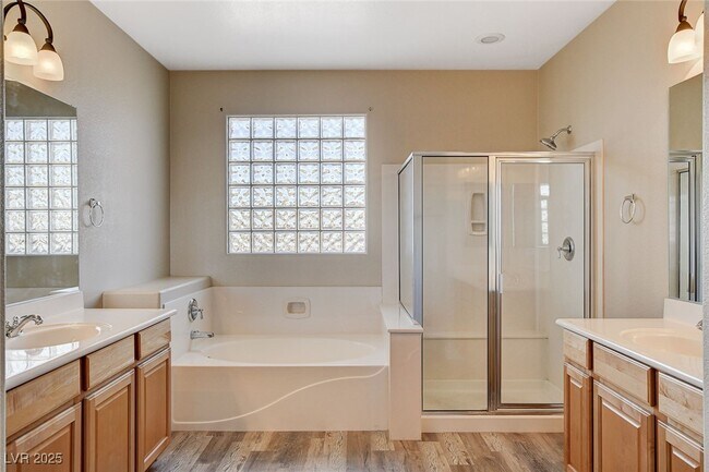 Building Photo - 2536 Sturrock Dr