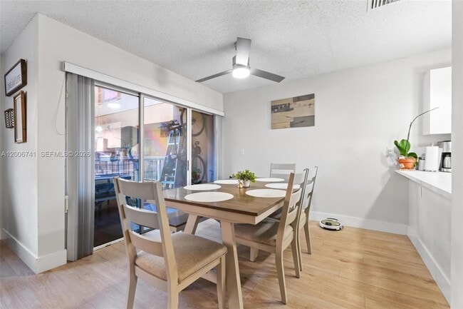 Building Photo - 6235 SW Kendale Lakes Cir