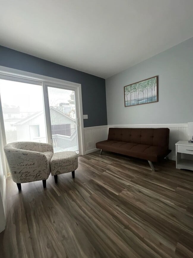 Building Photo - 2325 S 11th Ave