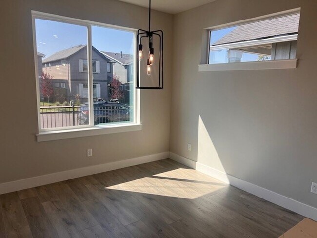 Building Photo - Newer Construction 3 Bedroom + Bonus Room with Community Amenities