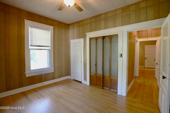 Building Photo - 308 Summit St