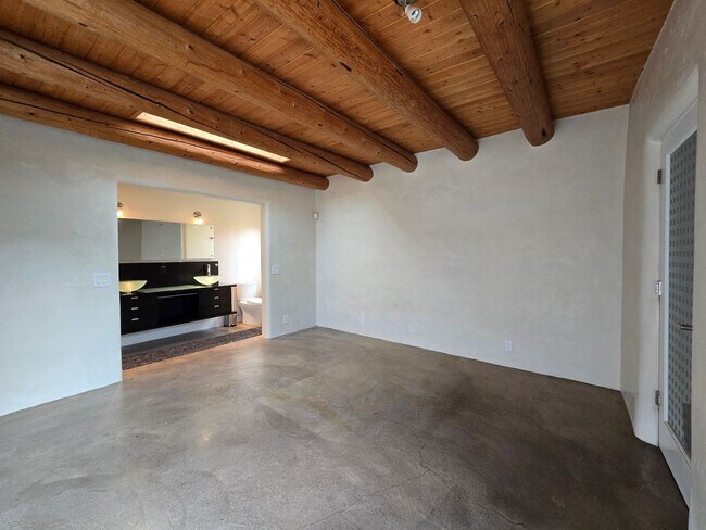 Building Photo - 624 Alto St