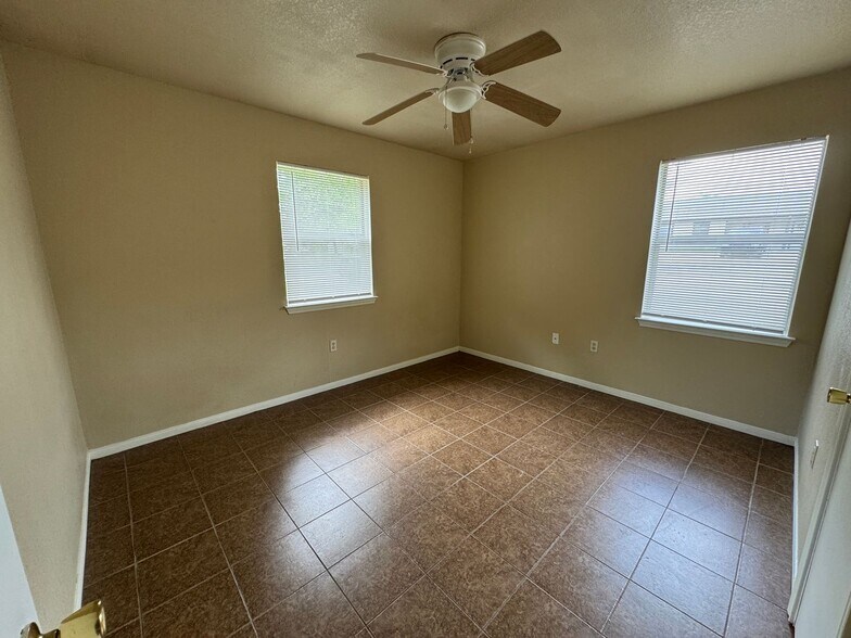 Building Photo - 310 W Washington Ave