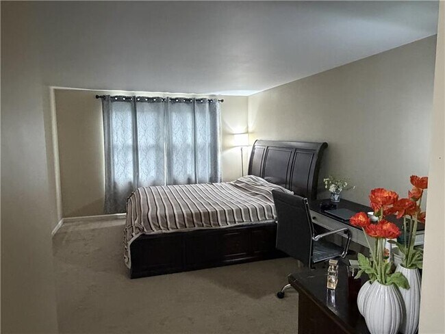 Building Photo - 1376 Pheasant Cir