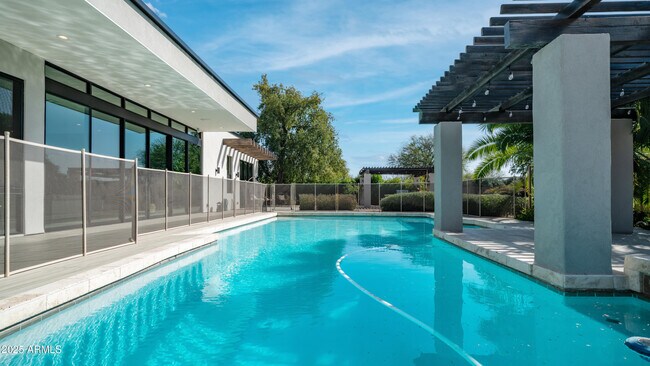Building Photo - 7417 E Paradise Dr