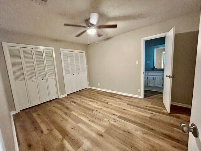 Building Photo - 202 Carter Dr