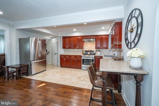 Building Photo - 227 E Hathaway Ln