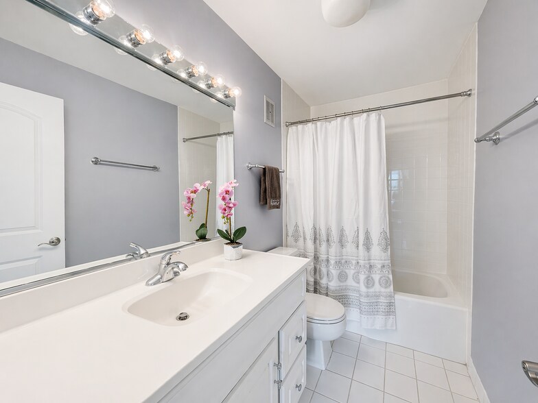 Building Photo - 1615 E Central Rd