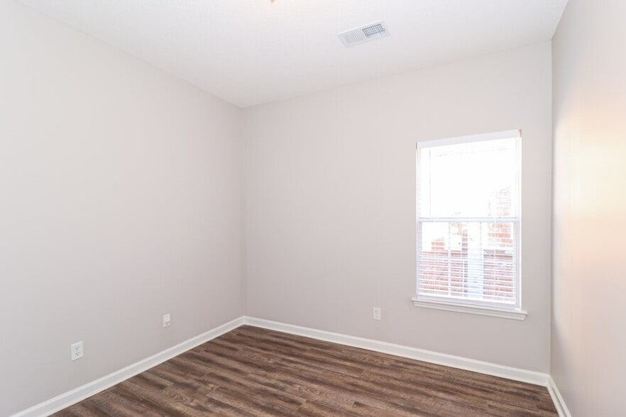 Building Photo - 10088 Cross Valley Dr