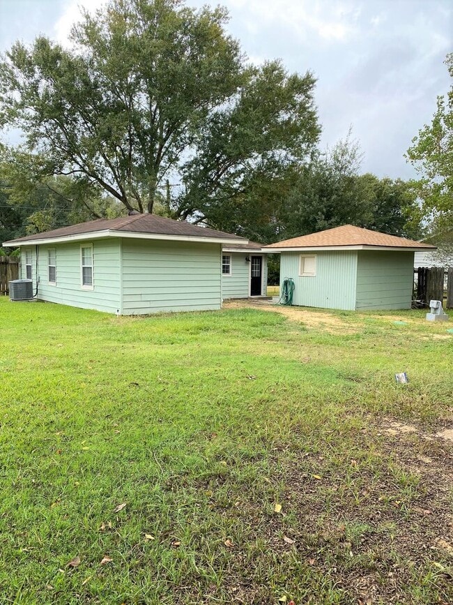 Building Photo - 3429 3rd St