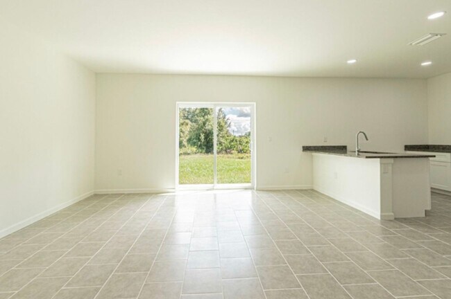 Building Photo - 255 Christine St NW