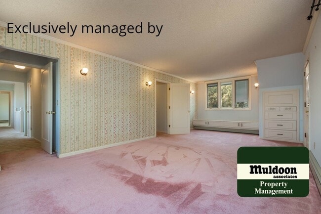 Building Photo - Beautiful 3 bedroom home with two car garage in Old Broadmoor