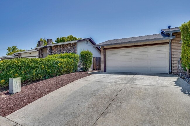 Primary Photo - 947 // Duplex