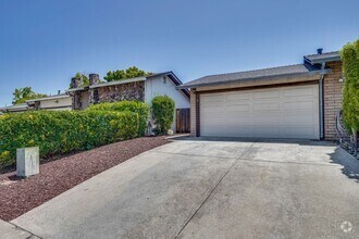 Building Photo - 947 // Duplex