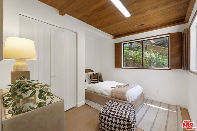 Building Photo - 8506 Oak Ct