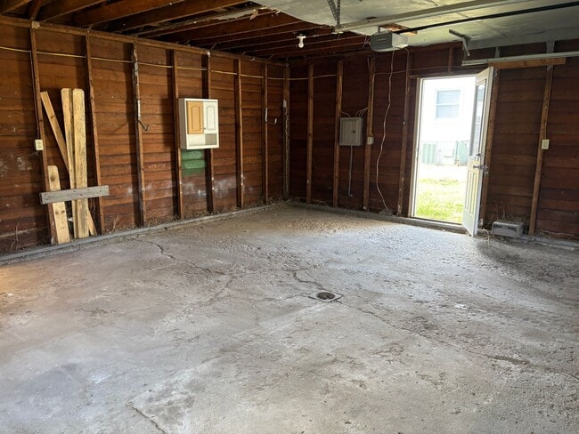 Building Photo - 3 Bedroom/1 Bath home for Rent