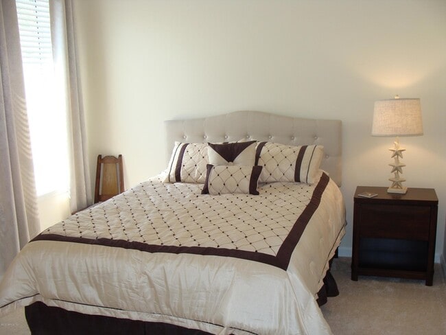 Building Photo - 660 Porta Rosa Circle