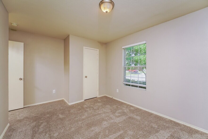 Building Photo - 1209 Lambert Dr