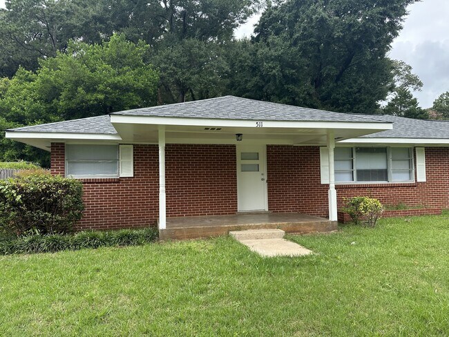 Building Photo - 511 Pinehill Rd