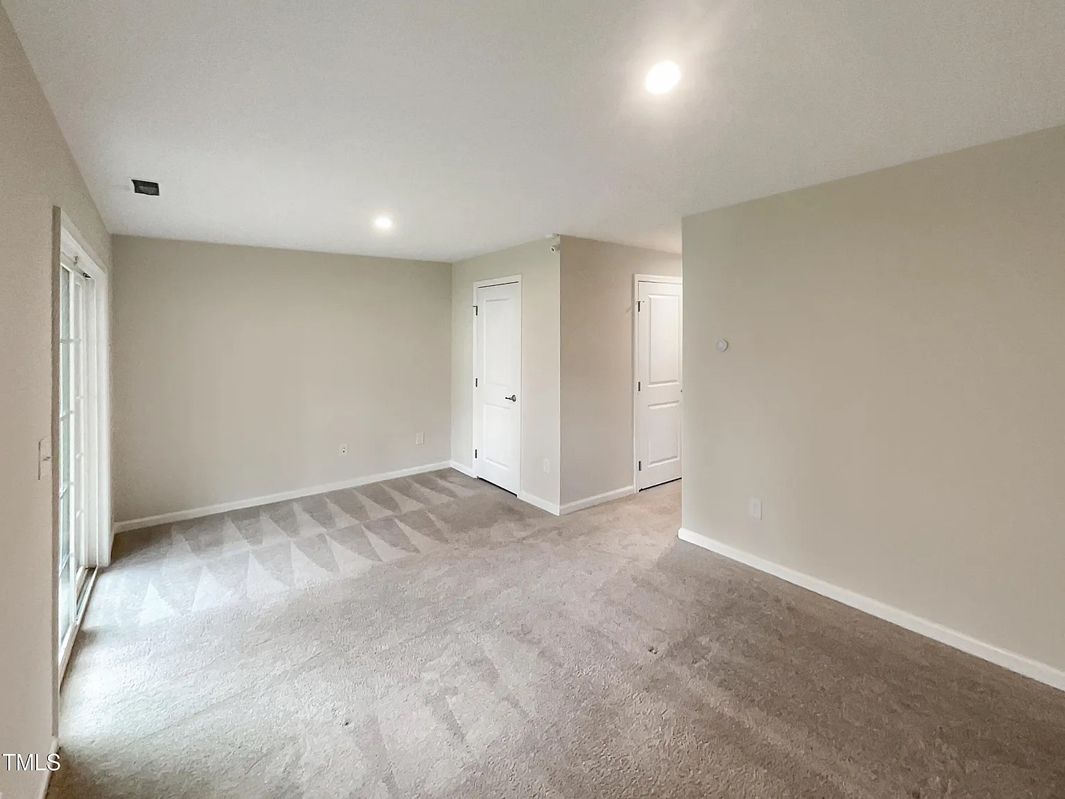 Building Photo - Room in Townhome on Journey Pl