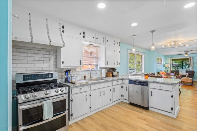 Building Photo - 4511 Avenue Q