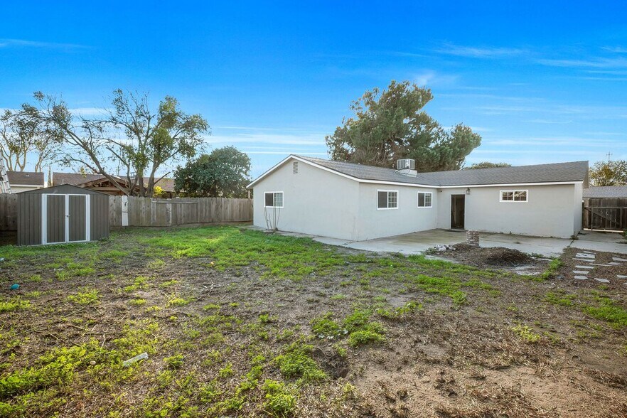 Building Photo - 16012 Julie Ln