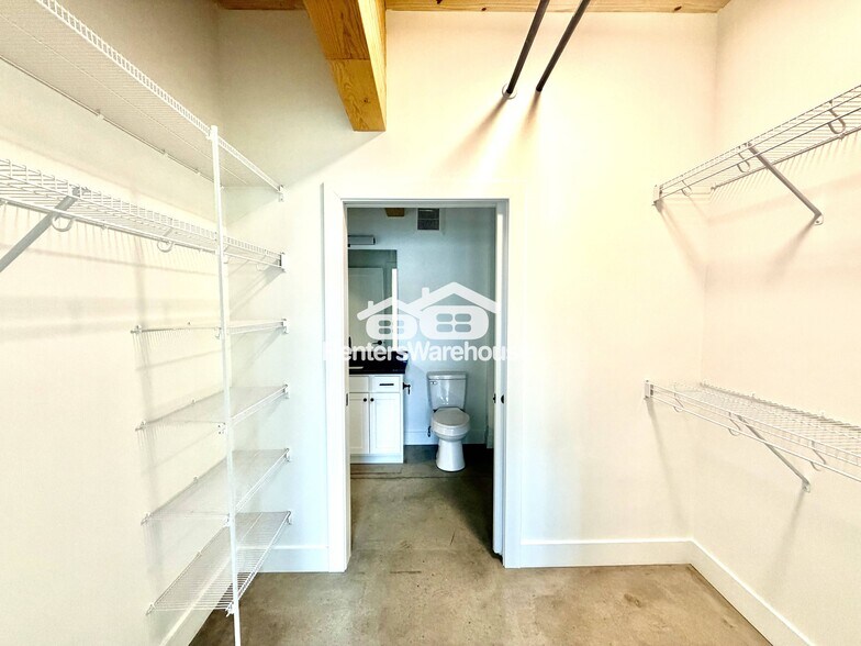 Building Photo - 2701 Ingersoll Ave