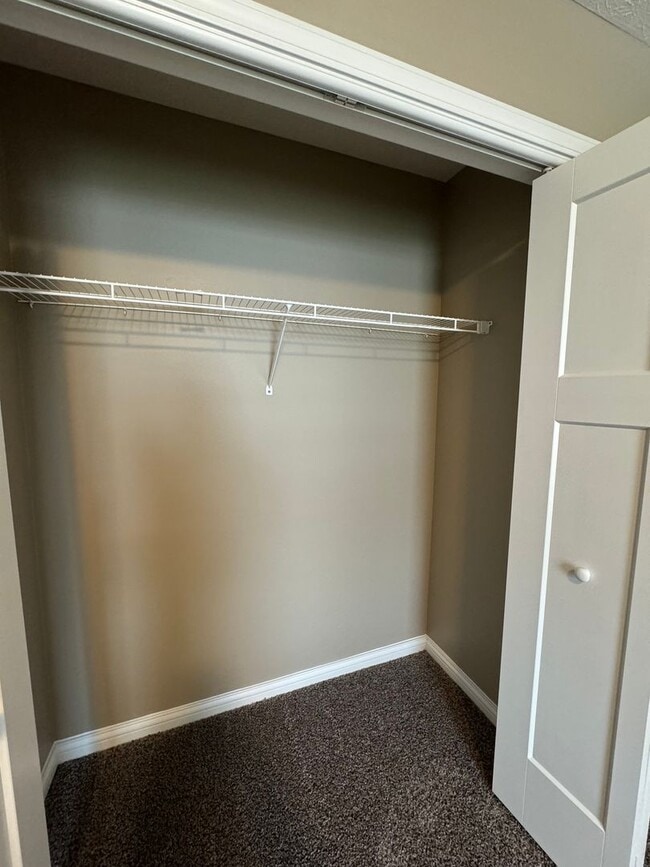 Building Photo - 3 Bedroom Single Family Home Available in ...