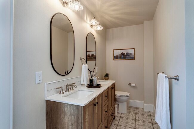 Building Photo - 7223 University Ave