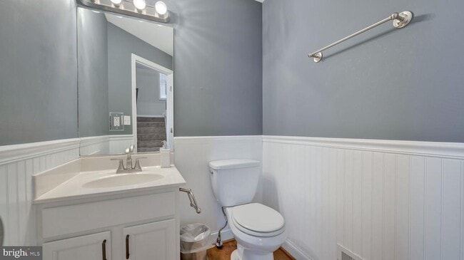 Building Photo - 1833 Drew St