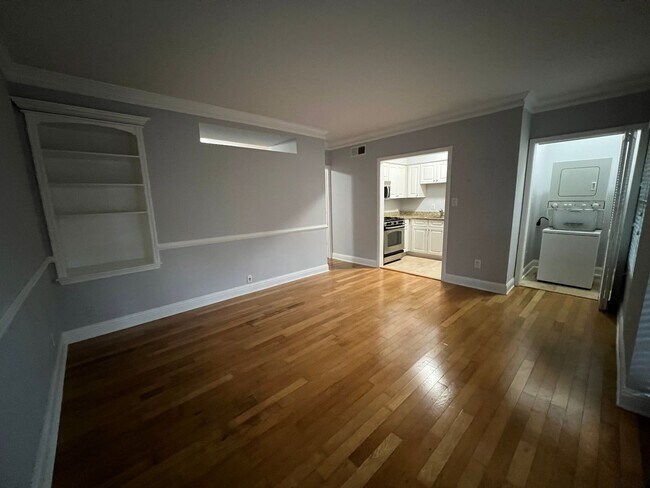 Building Photo - Quiet and Comfortable Condo in Sandy Springs!