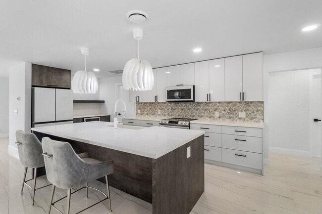 Building Photo - 1200 SW 8th St