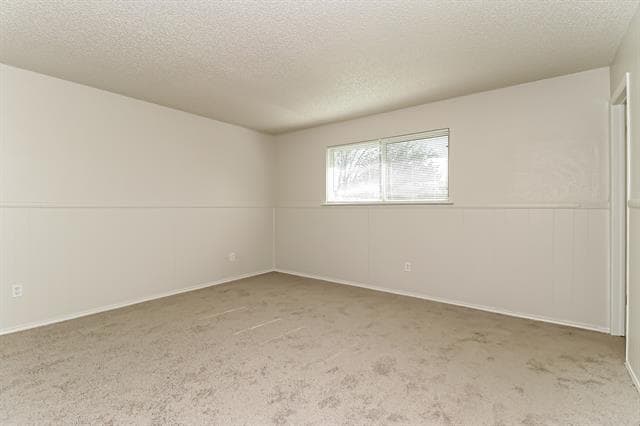 Building Photo - 3904 Royal Crest Dr
