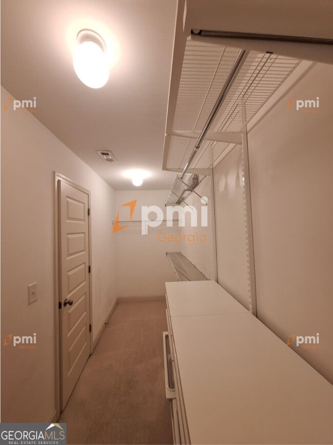 Building Photo - 2449 Boulder Rd SE