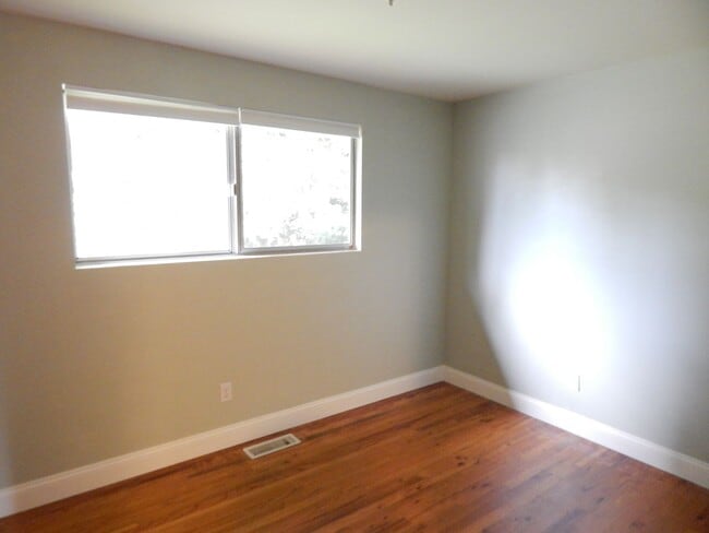 Building Photo - Seattle Northgate single family house 4 be...