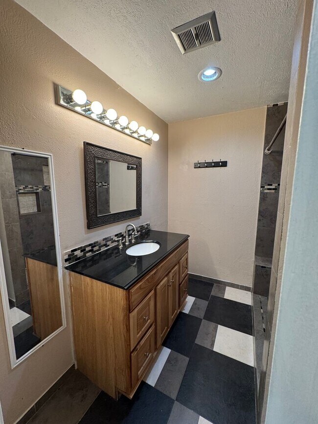 Building Photo - 8070 Worthy Dr