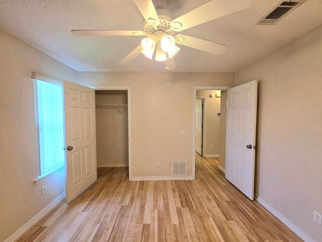 Building Photo - 3 Bedroom Home Near NAS Pensacola