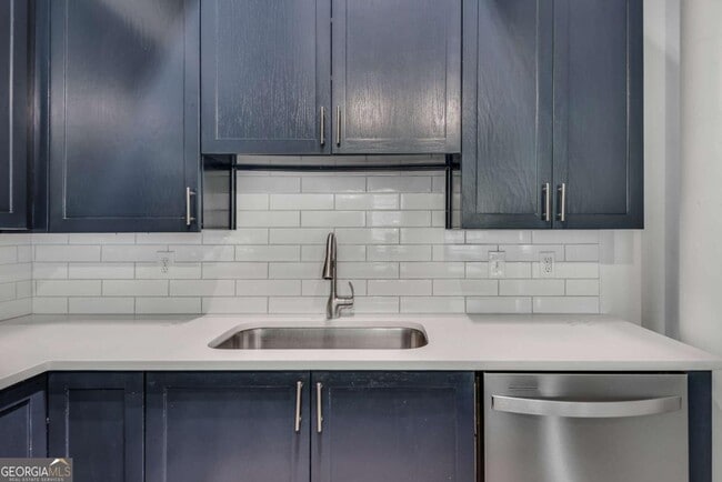 Building Photo - 400 Village Pkwy