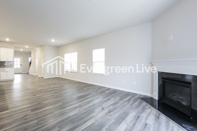 Building Photo - now