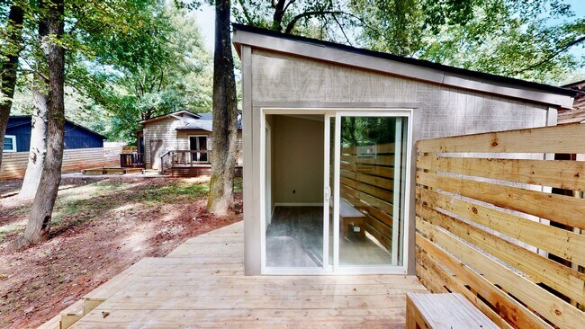 Building Photo - 5012 Glenview Ct