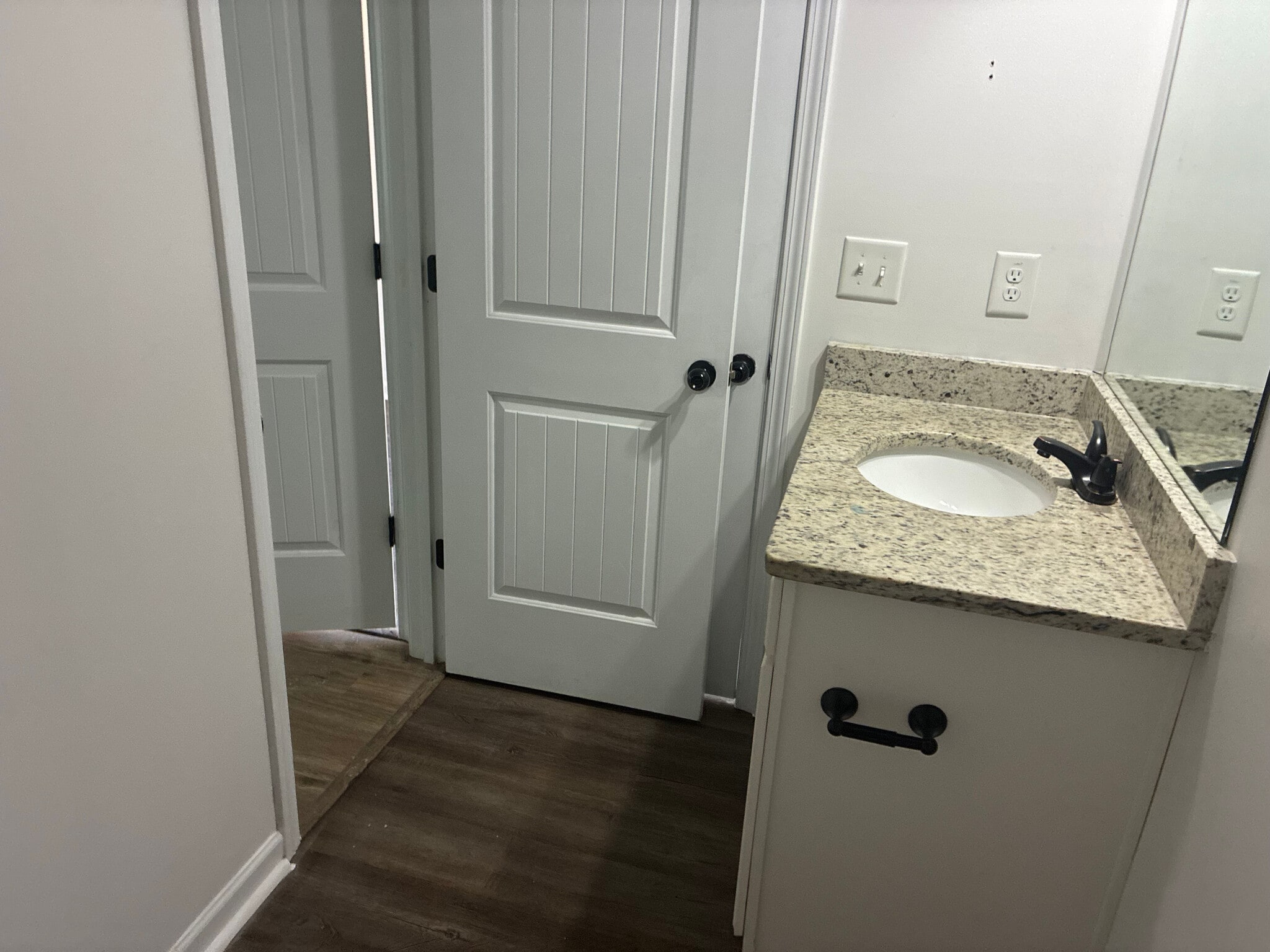 Building Photo - Room in Townhome on Bayrose Cir