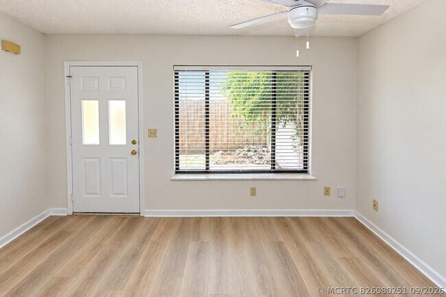 Building Photo - 1309 SE Coral Reef St