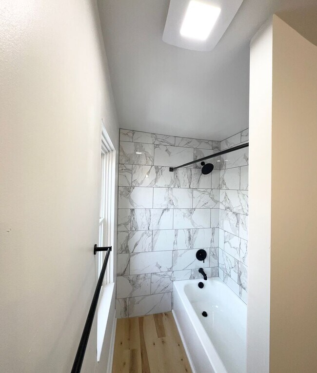 Building Photo - 3 Bedroom Semi-Detached Home