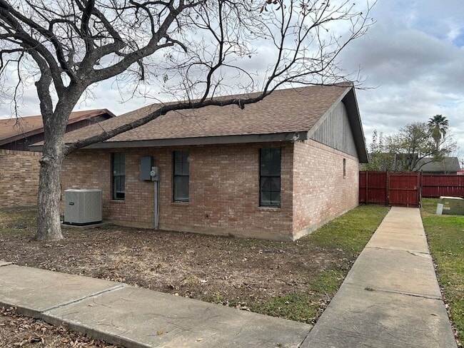 Building Photo - 344 E Dakota