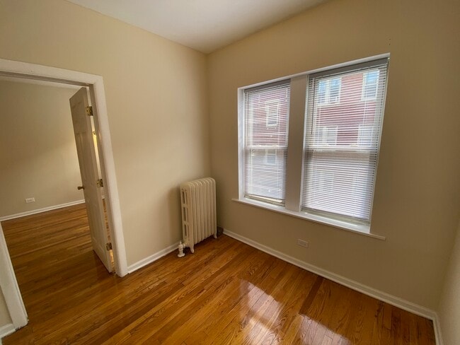 Building Photo - 1349 W Touhy Ave