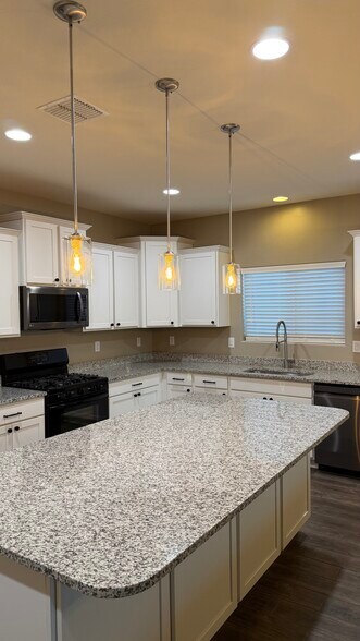 Building Photo - 13603 W Remuda Dr